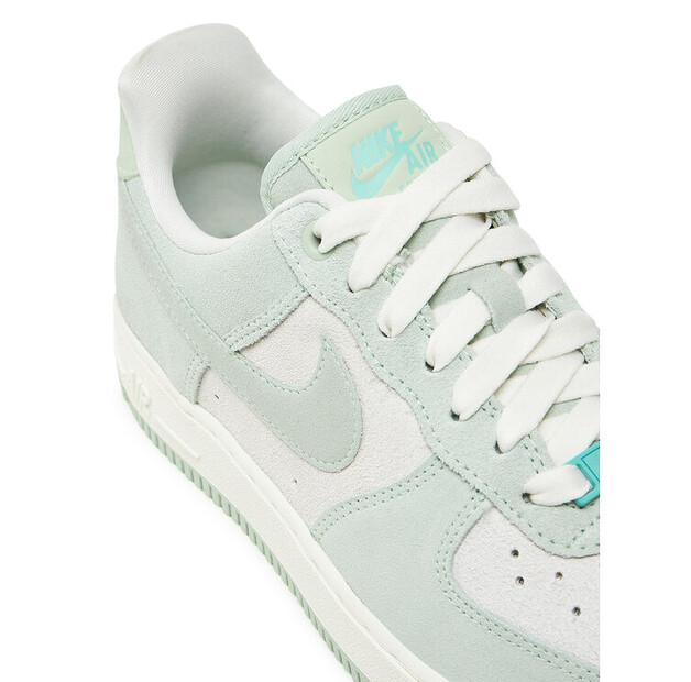 Nike Кроссовки Air Force 1 07 HQ1497 зеленый