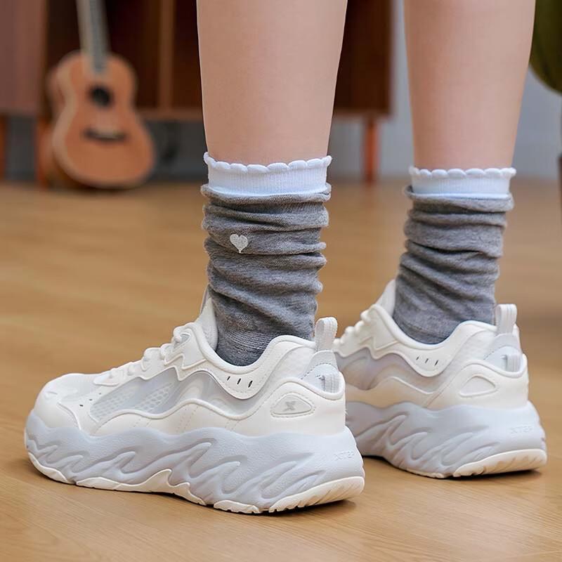 XTEP Women's Breathable Retro Sports Shoes