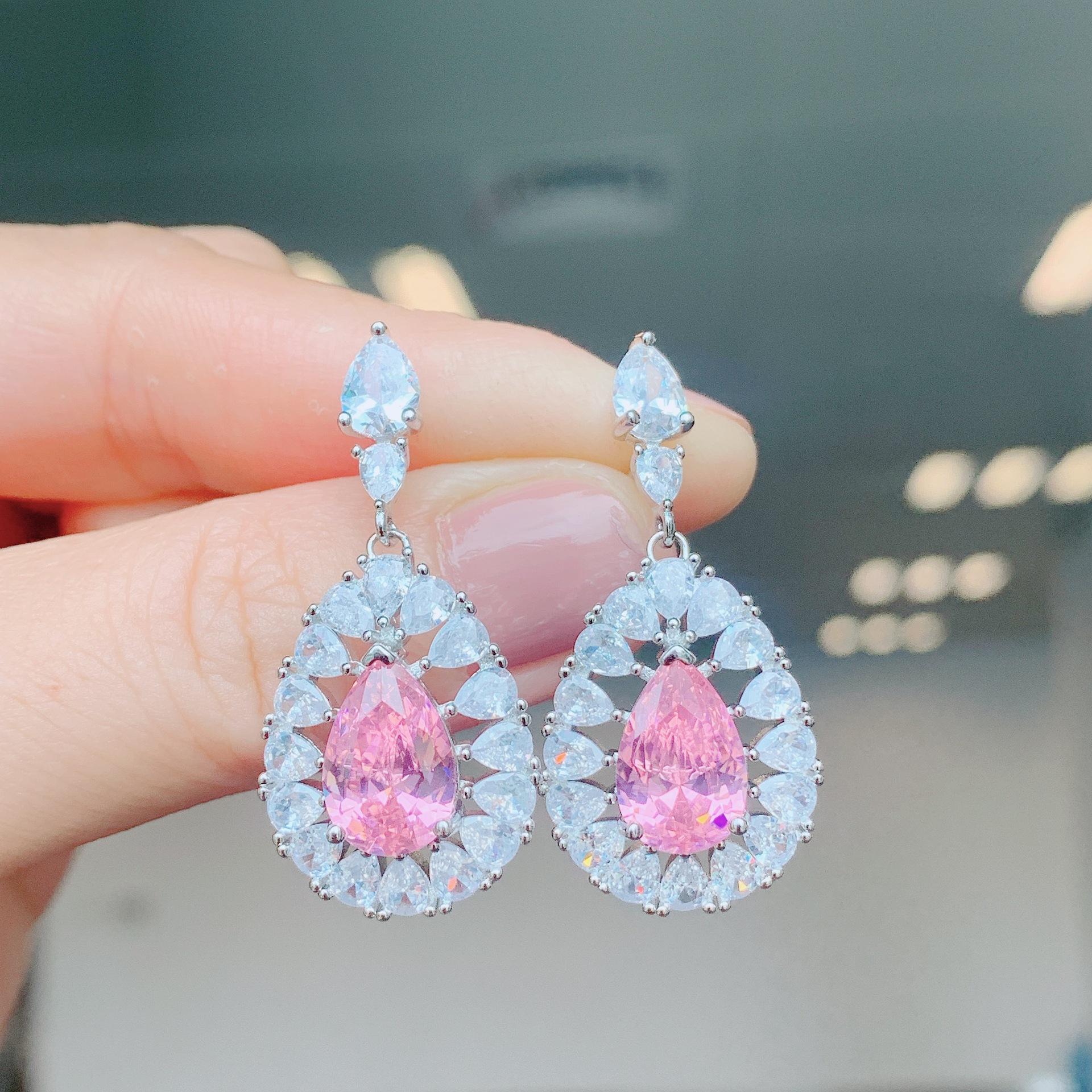 

Jewelry Imitation Emerald, Colored Treasure Earrings, Retro Earrings, Earrings, And Jewelry.