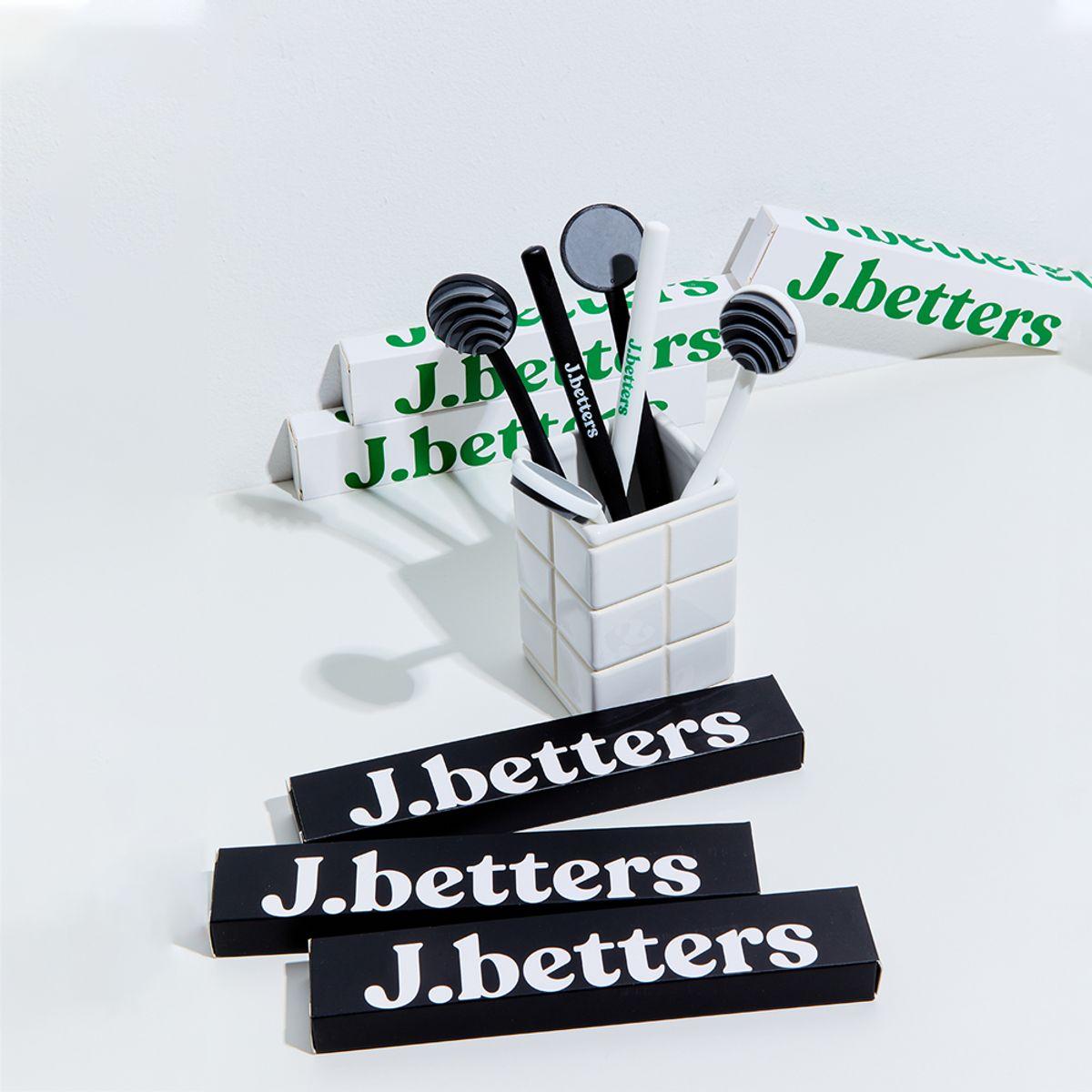 2 Black Tongue Cleaners + 2 White Tongue Cleaners (Total 4)