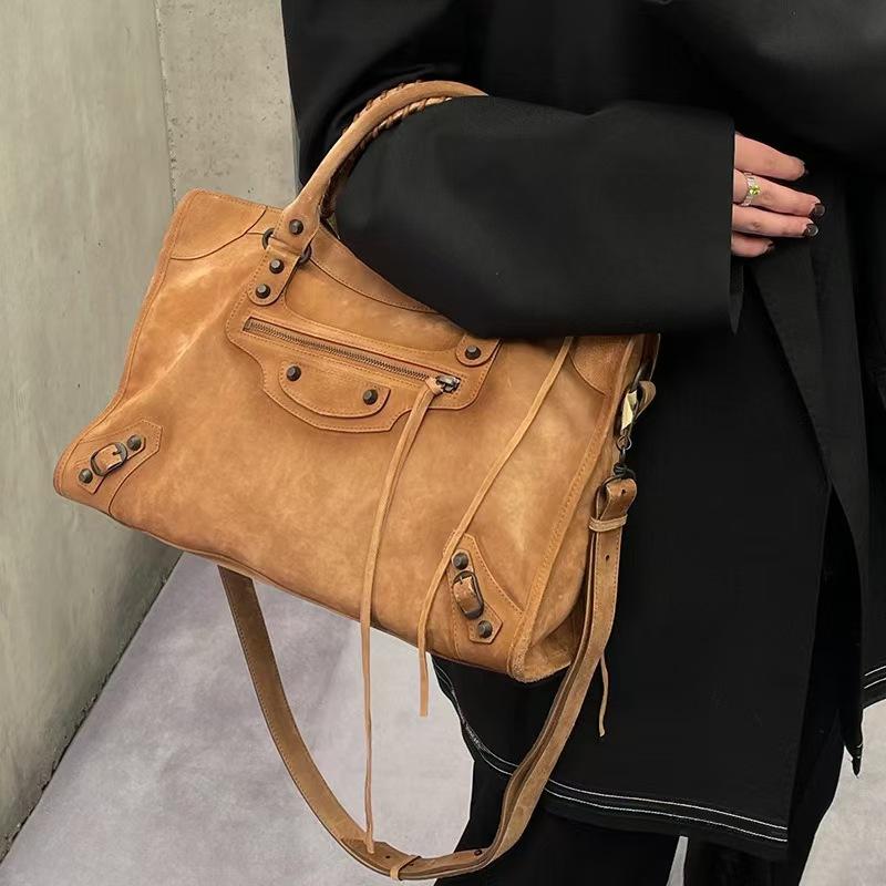 BL's New Popular Retro Suede Bag, High-quality Full Set of Packaging, Trendy, Fashionable and Versatile, the Same for Men and Women