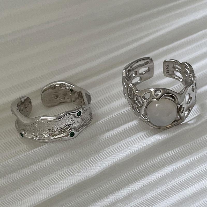 Nischen Design Kaltwind Grüner Zirkon Weißer Achat Fortgeschrittener Sinn Personalisierter Zeigefingerring Weiblich