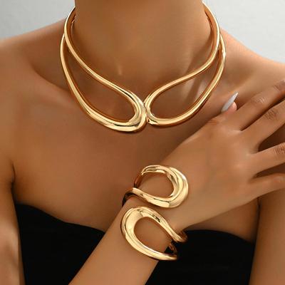 Europäische und amerikanische leichte Luxus-Halskette aus Metall mit Doppelkreis und galvanisiertem geometrischem Armband aus 18 Karat für Damen