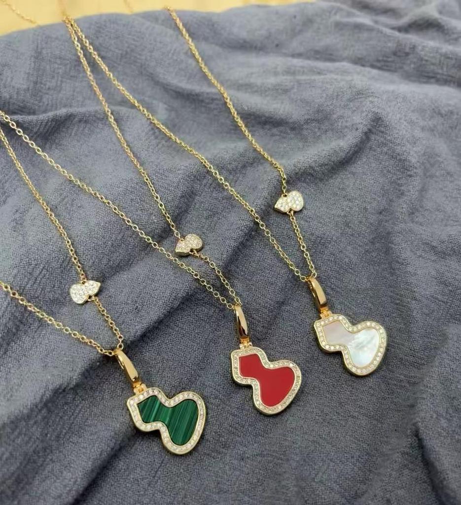 18k Rose Gold Black Agate Small Gourd Necklace for Women - Versatile, Fashionable Clavicle Chain