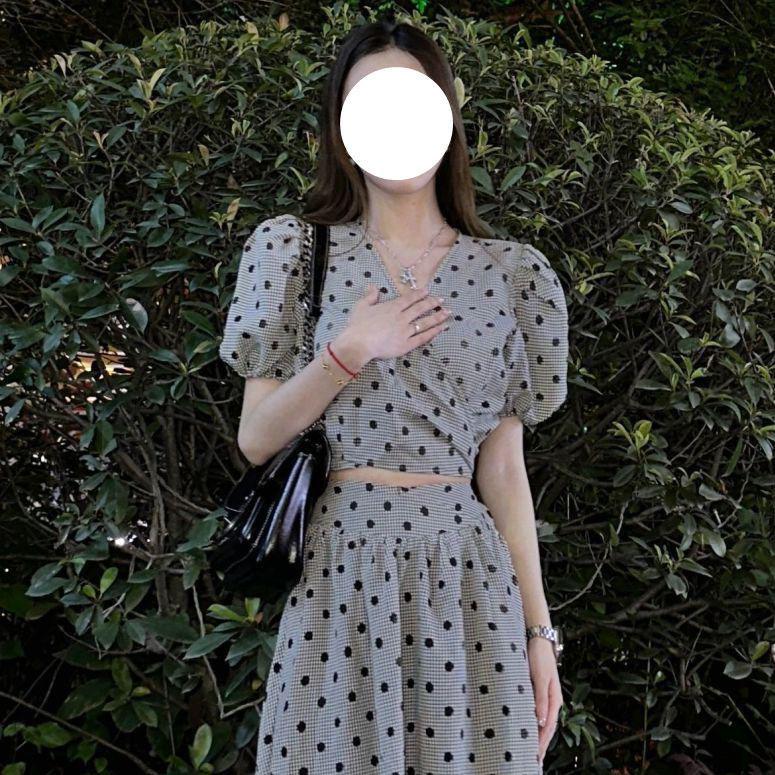 

2026 Women s Elegant French Two-Piece Set with Puff Sleeve Top & High-Waisted Skirt S (70-95 jin)