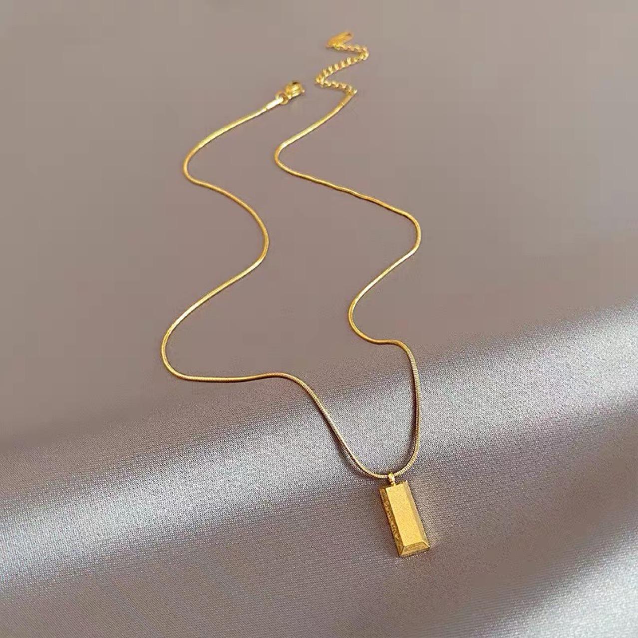 

Korean Style Versatile Luxury Gold Brick Clavicle Chain Necklace