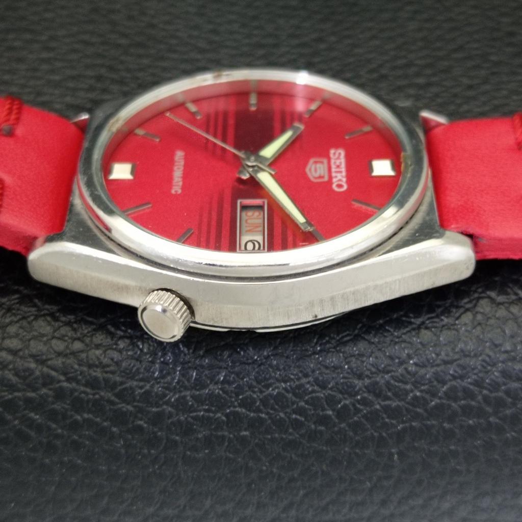 AUTOMATIC 7009A VINTAGE SEIKO 5 JAPAN MENS RED COLOR DIAL WATCH a701564-5 R206b-a701564