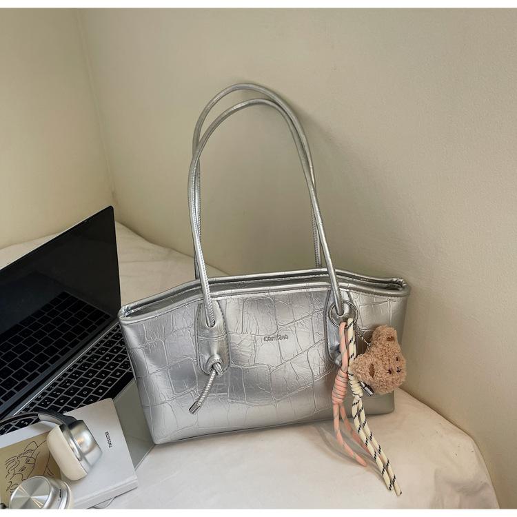 

Женская сумка-тоут большой вместимости 2025 новая летняя простая универсальная сумка через плечо повседневная студенческая сумка серебряный