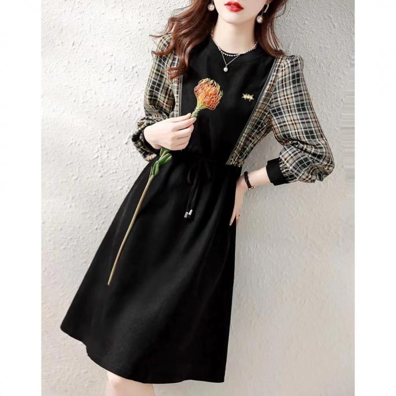 Autumn dress 2025 new autumn loose version splicing skirt long sleeve tether waist thin dress