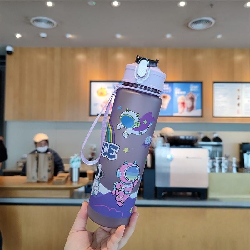 650ml Cute Cartoon Astronaut Heat-Transfer Plastic Cup Outdoor Sports Portable Lanyard Straw Locking Student Water Cup