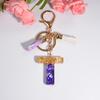 Lila Kristall Epoxid Buchstaben Schlüsselanhänger mit Quaste - Harzschmuck Anhänger Charm