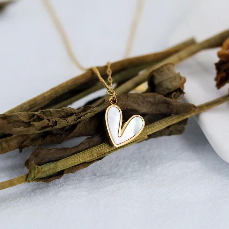 L316 Stainless Steel White Shell Heart Pendant Necklace For Women Dainty Simple Tender Clavicle Chain Jewelry Gift