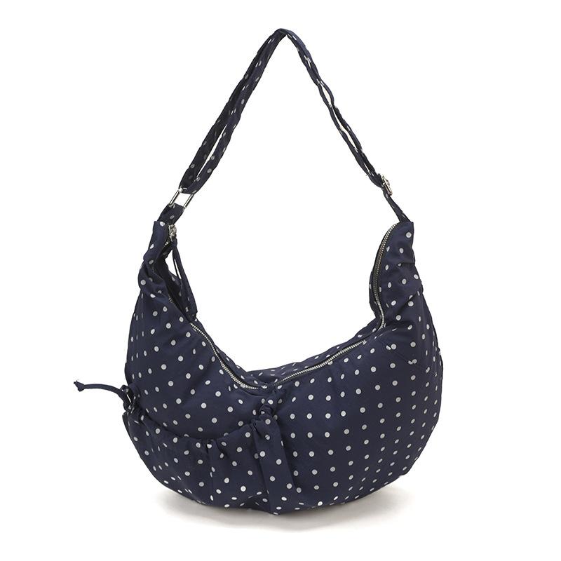 

Large capacity slack tote bag women s 2026 spring new pleated polka dot texture shoulder armpit bag 50*1*38 синій