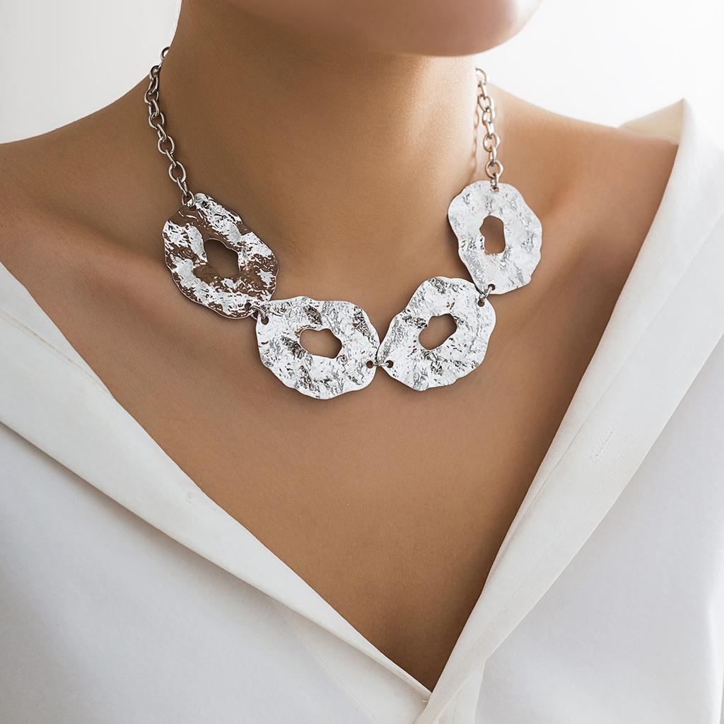 Gioielli Personalità Metallo Irregolare Liquido Fluido Collana Senso del Design Disco Collana Geometrica da Donna