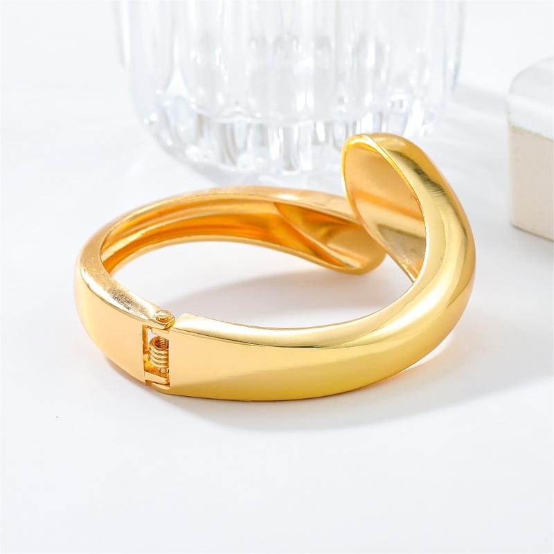 Exquisite Teardrop Open Cuff Bracelet Exaggerated Water Doplet Shaped Bangle Fashionable Wristwear for Casual and Formal