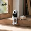 Ornamento Fantasma Seduto Statuetta che Legge con Gambe Articolate Statua Artistica Stampata 3D Bianca Scrivania per Decorazione di Halloween