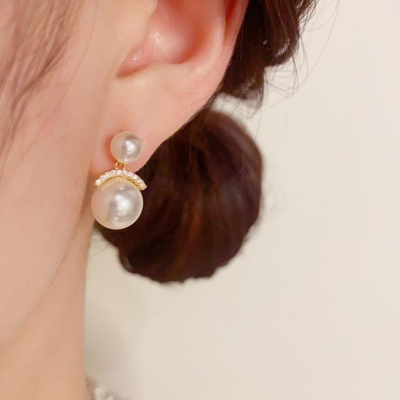 Fashion Design Rhinestone Inlaid Pearl Stud Earrings For Women