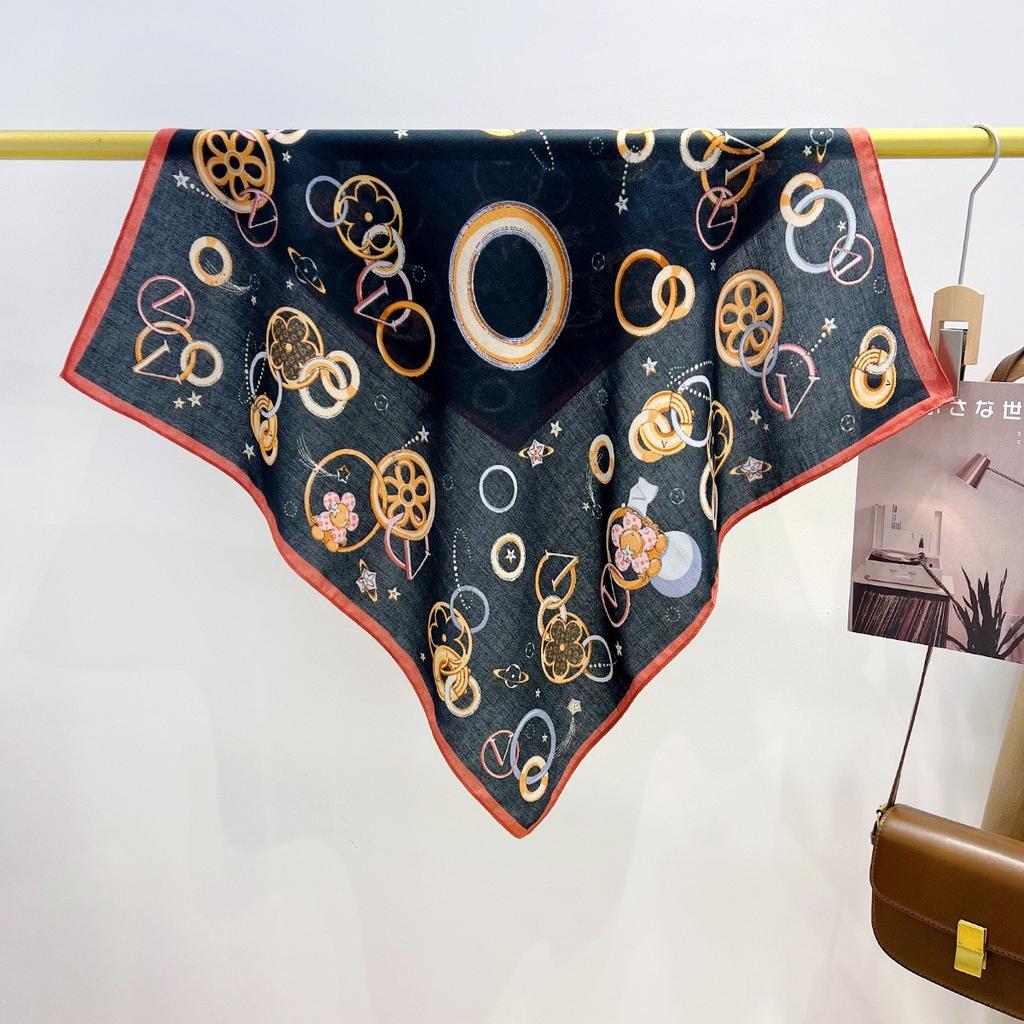 Retro light luxury high-end carriage cotton and linen scarf, spring and autumn new 71cm small square scarf, foreign-style decorative versatile scarf