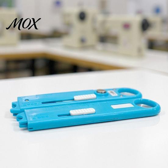 Industrial Use Threader 1/2Pcs 4-In-1 Sewing Tool with Seam Remover, Magnifier & Easy Threading Scale, Multi-Function Magnetic Device for Home,