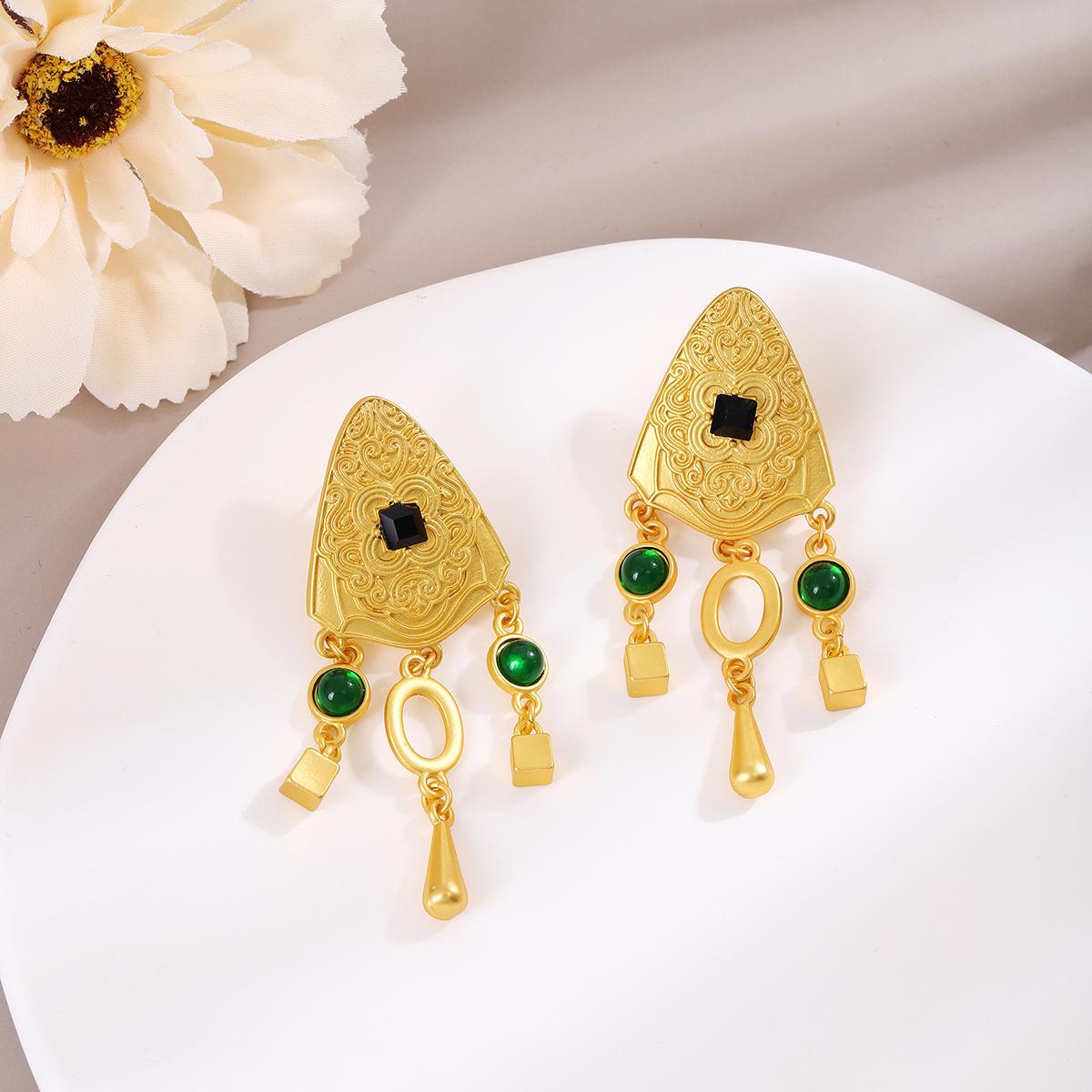 Silver Needle Vintage Geometric Triangle Tassel Earrings for Women - Retro Court-Style Design
