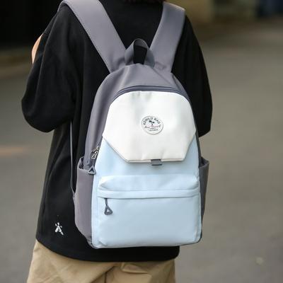 Dieser Rucksack ist eine modische und geräumige Tasche für Schüler und Oberstufenschüler im Schulmädchen-Stil.