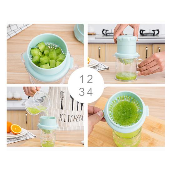 Manual Juicer 450ml Compact Container Non Slip Stable Base Portable Citrus Squeezer for Lemons Limes Oranges Easy to Clean Friendly Kitchen Tool