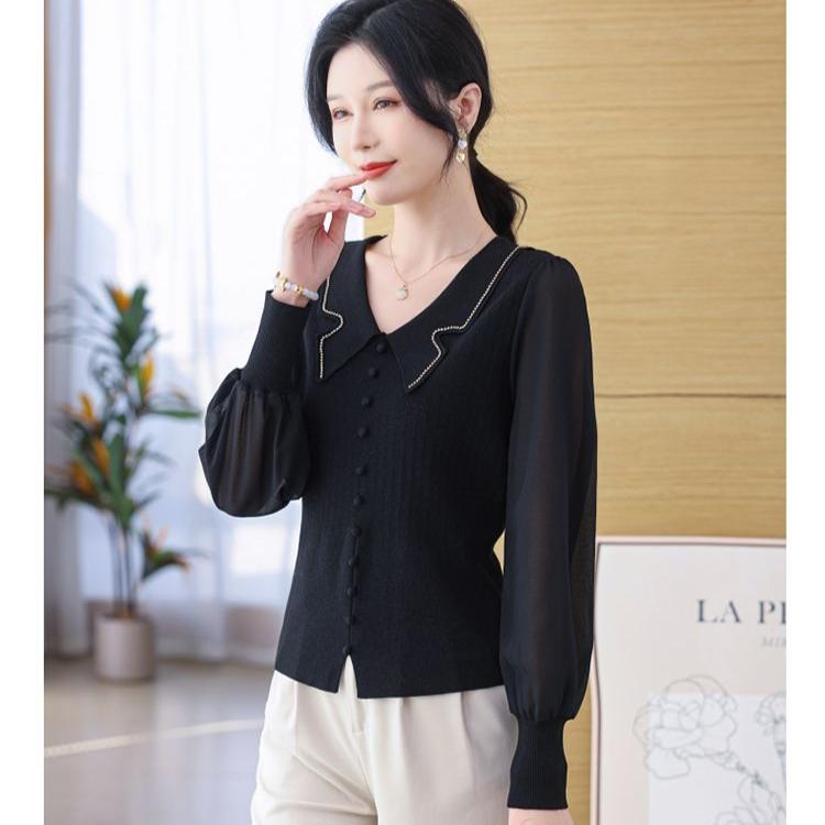 Stylish Loose Fit V-Neck Knit Top for Summer Stitching, Comfortable and Age-Reducing