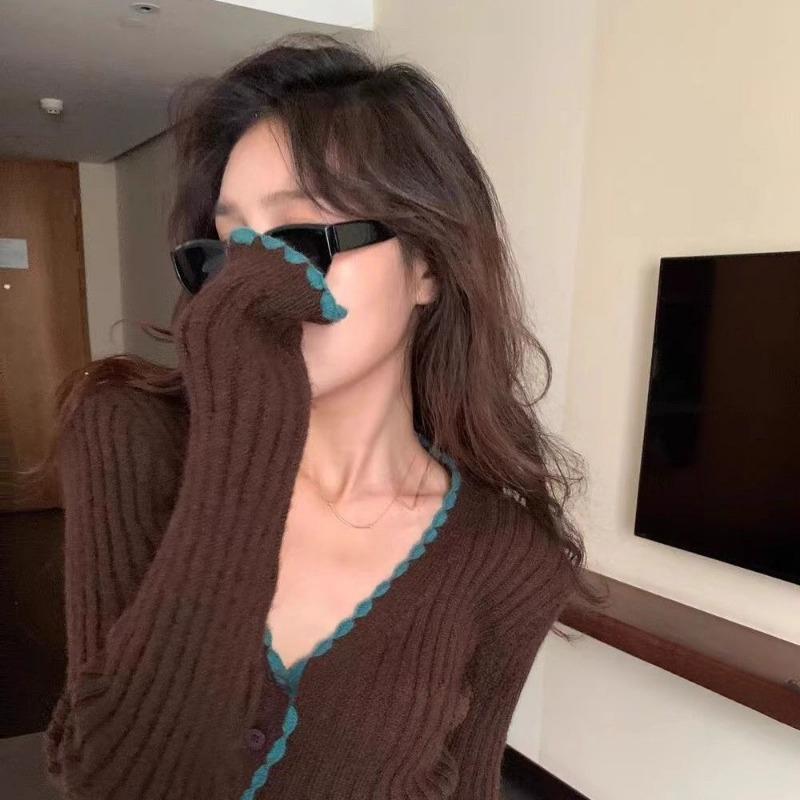 

Новый осенне-зимний стиль ретро контрастного цвета с V-образным вырезом универсальный однобортный вязаный короткий кардиган свитер для женщин S кофейный