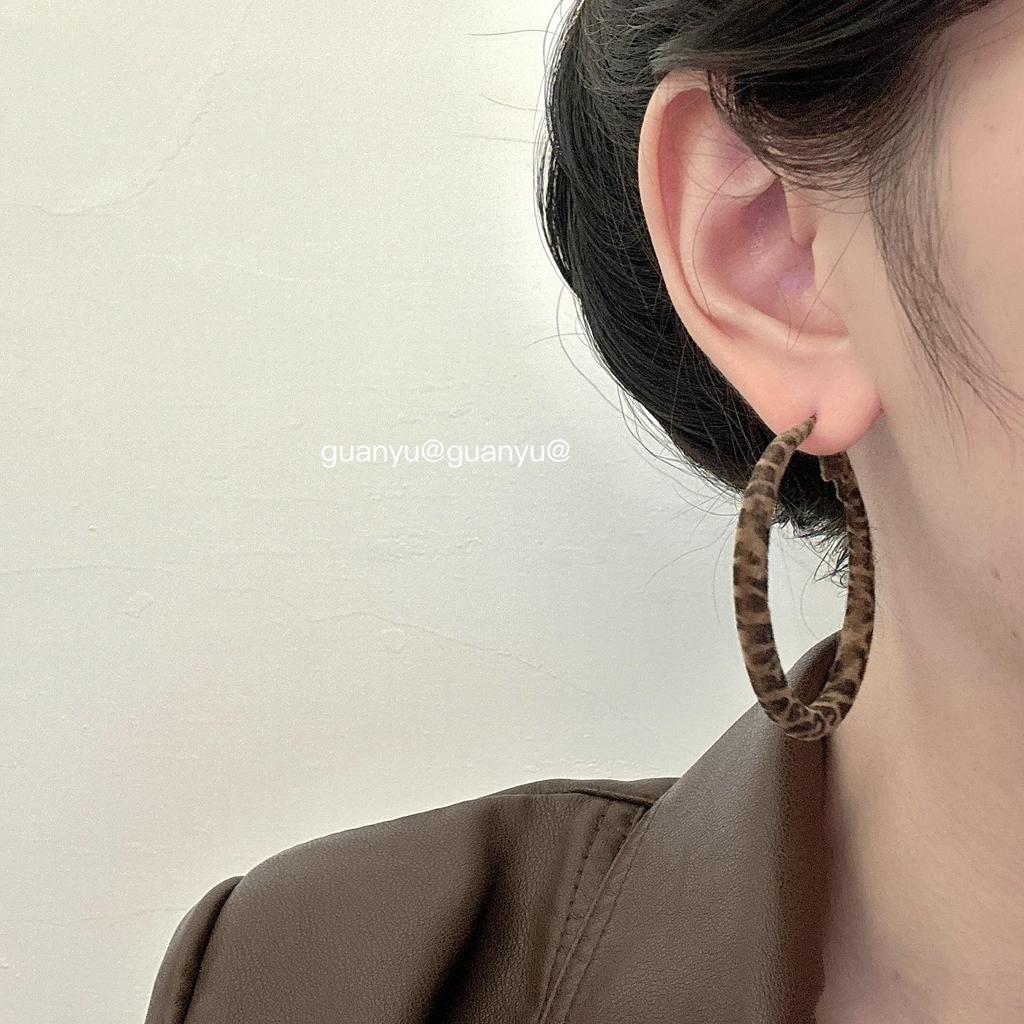 Extravagantní kruhové náušnice s vločkovaným leopardím potiskem: Luxusní, Všestranný, Sladký & Cool Styl