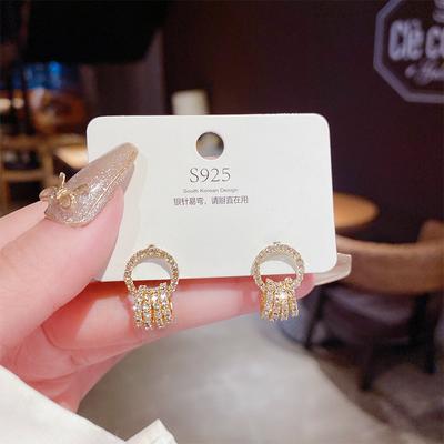 New Hollow Multi-circle Diamond Earrings Simple Retro Fashion Earrings Cold Wind Online Celebrity Luxury Earrings.