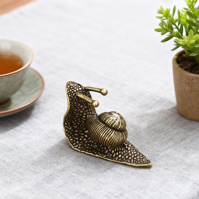 Distressed Finish Miniature Snail Figurine Handmade Alloy Art Decors For Teas Pet Desk Accessories Home Decoration Gift