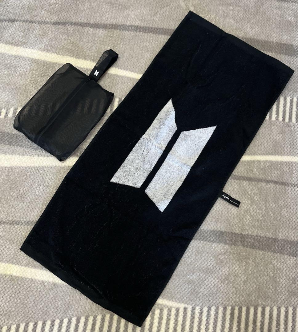 

[USED] BTS THE BEST BTS logo towel with pouch