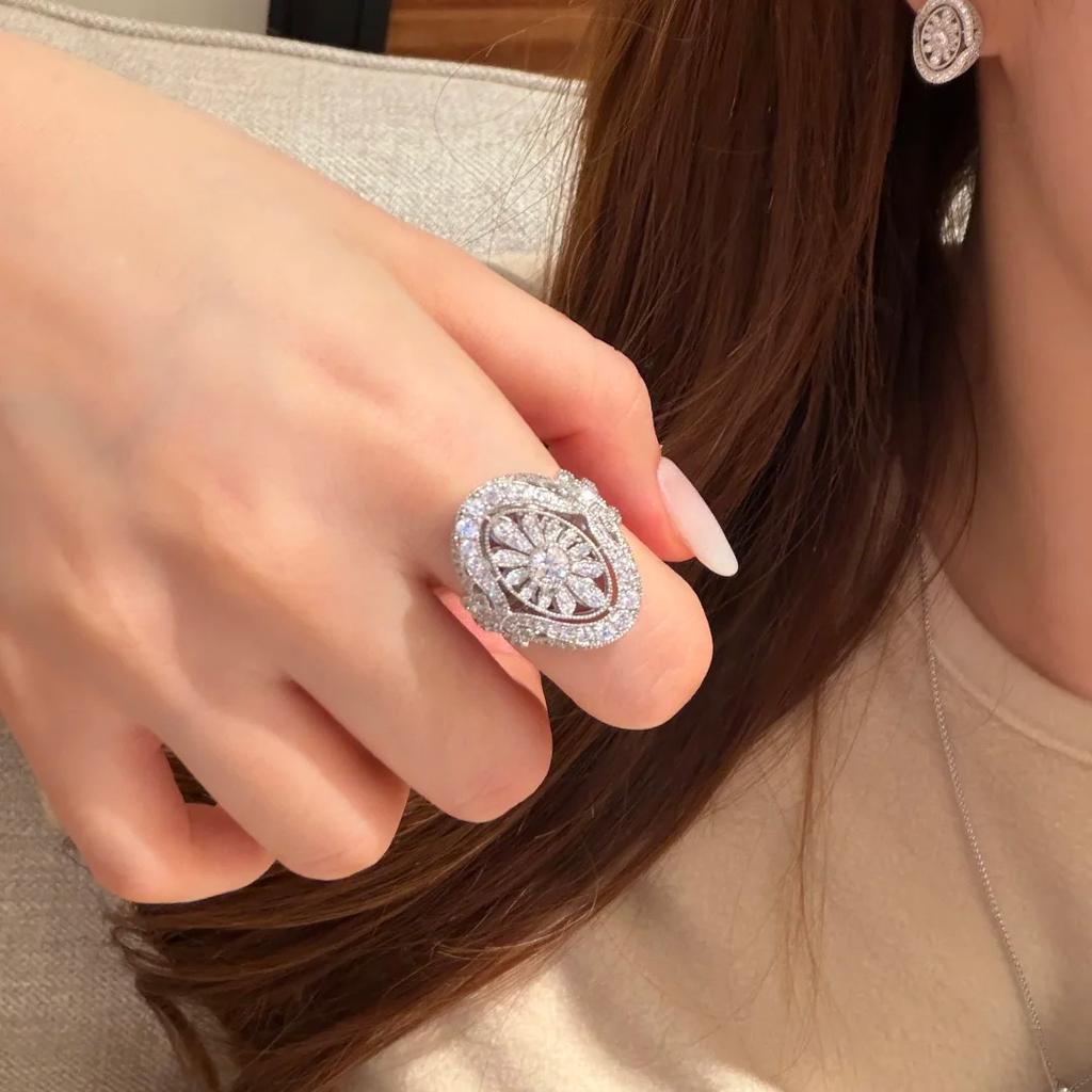 Medieval Retro Daisy Ring, High-End Lace Design, Imported High-Carbon Diamond Fireworks, Hollow Ball Edge Women'S Ring