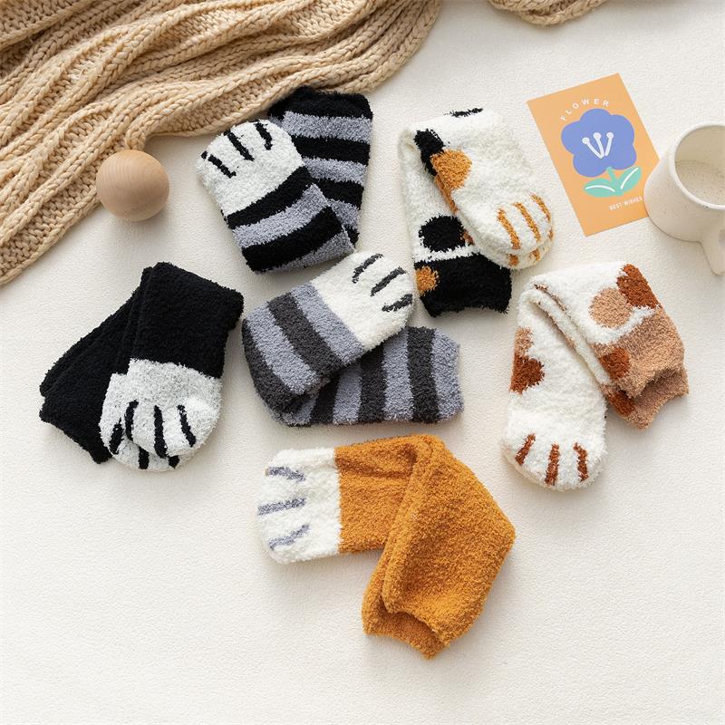 Women’s Furry Cat Paw Socks – Warm, Non-Slip Velvet and Coral Fleece for Autumn & Winter