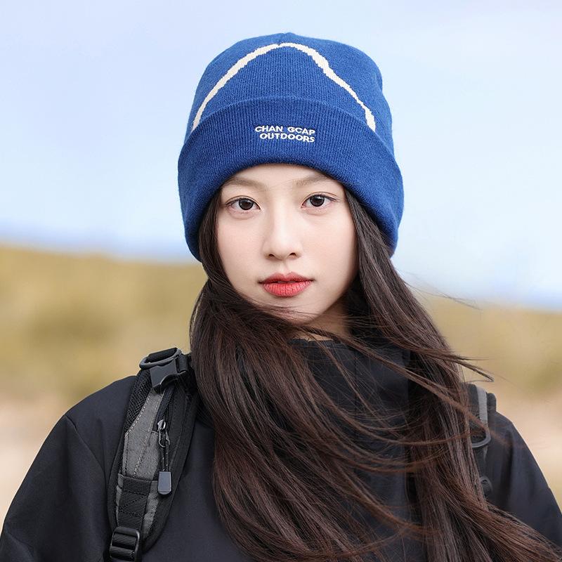 American Letter Jacquard Knitted Hat for Women in Autumn and Winter Warm and Ear Protecting Woolen Hat Versatile Face Showing Small Baotou Cold Hat