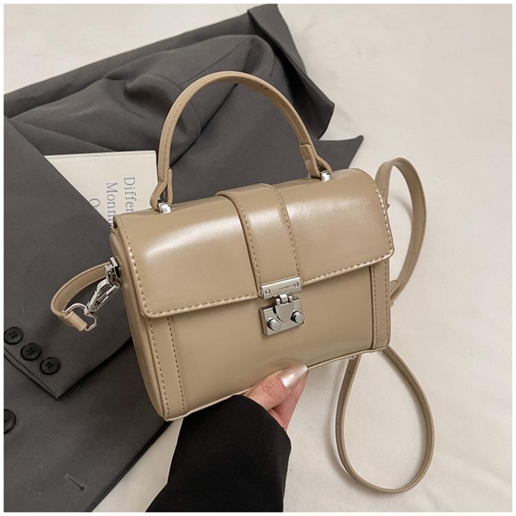 

Женская сумка через плечо, высококлассная сумка-мессенджер, новая коробка, сумка через плечо, персонализированная модная и универсальная маленькая квадратная сумка.