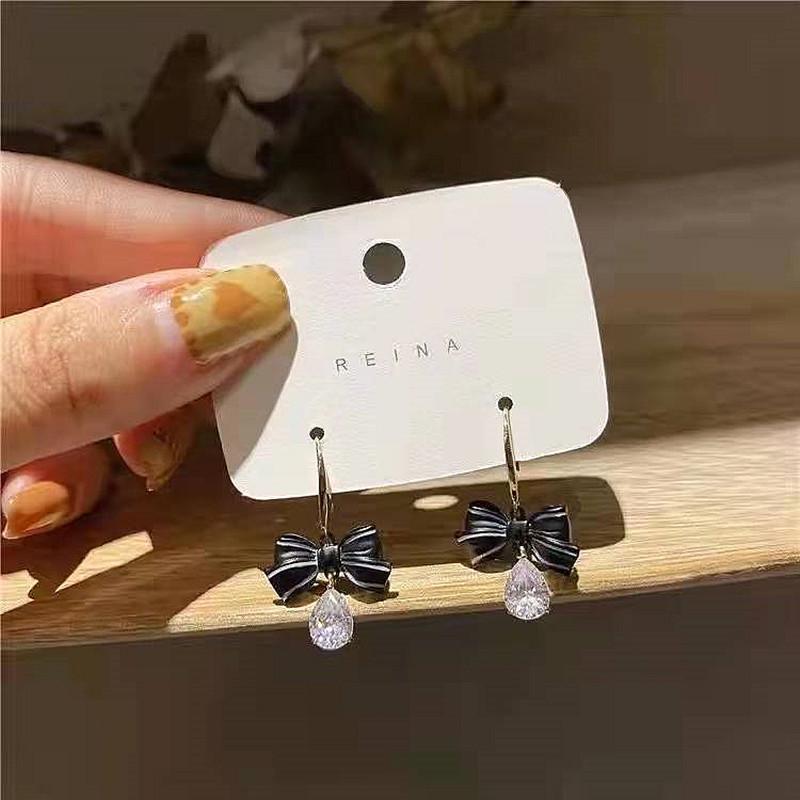 S925 Silver Teardrop Pearl Zircon Stud Earrings: Elegant Women's Fashion