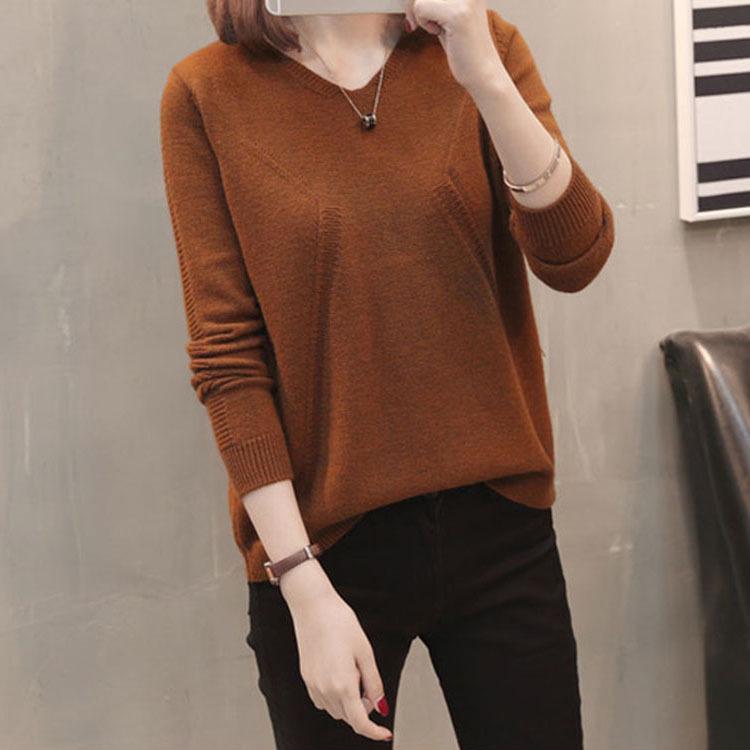 Women's V-Neck Sweater: Stylish, Slimming, Long-Sleeved Knit with Back Slit - Perfect for Spring and Autumn in Solid Colors.