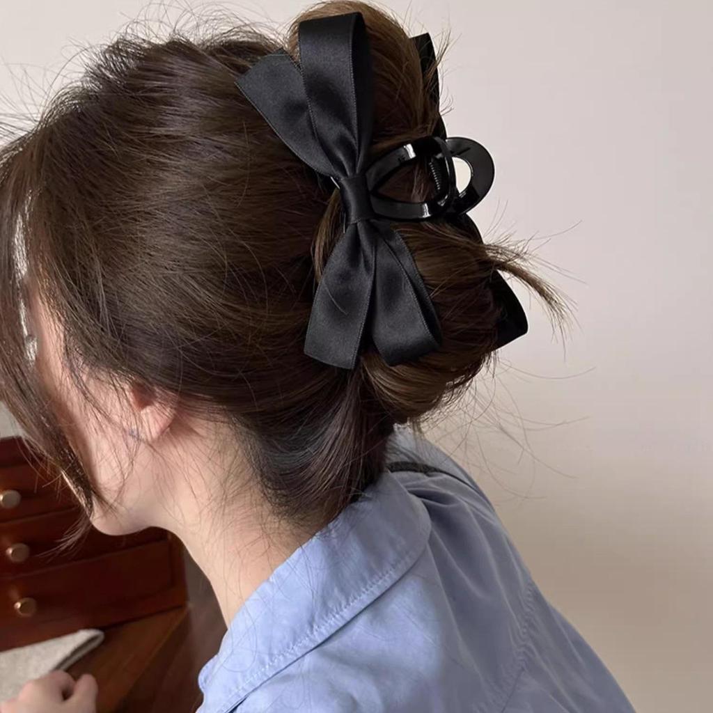 Hepburn-Style Black Double-Sided Bow Shark Hair Clip for Women