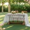 Elegante Mantel Rectangular de Encaje Francés Blanco para Comidas Festivas y Fotografía