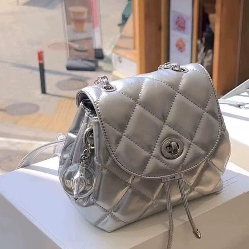 

Feria Bag Female 2024 New Arrival South Korea Niche Style Backpack Student Silver Shoulder Bag Backpack Quilted Backpack