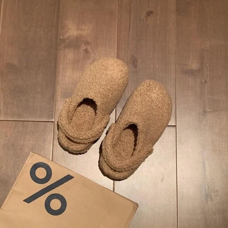 

Lamb wool Boken shoes women s winter 2025 new two wear outdoor casual feet warm small fluffy slippers women 35