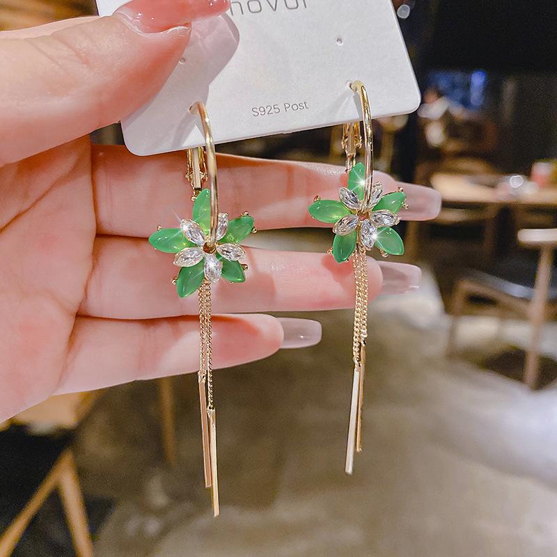 Summer Green Flower Fashionable and Elegant Earrings Temperament Versatile Sweet Stud Earrings Atmospheric Fresh Earrings