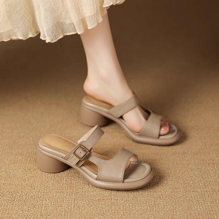 High-End Plattform-Slipper Damen Sommer 2025 neue Mode Outdoor Ein-Wort-Pantoletten vielseitige Zehensandalen mit dickem Absatz