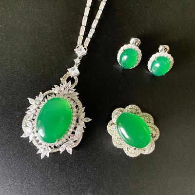Schmuck Kupferboden Vergoldet Retro Denier Grün Chalcedon Schlichte Oberfläche Voll Diamant Inlay Set Hauptstein