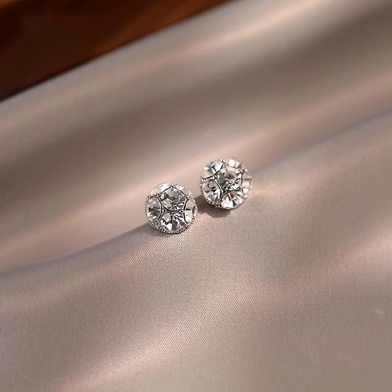 

Super flash zircon stud earrings for women s new popular exquisite niche design high-end earrings temperament versatile earrings