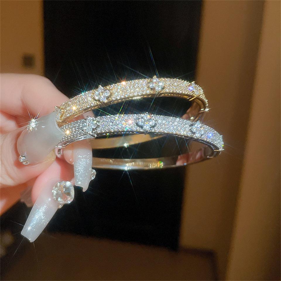 Fashion Four-leaf Flower Fashion Light Luxury Zircon Bracelet Full of Diamonds Versatile Niche Ladies Bracelet