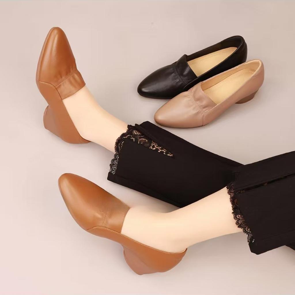 Mom shoes women's 2025 spring and summer new pointed soft sole wedge small leather shoes versatile fashion temperament one-pedal single shoes