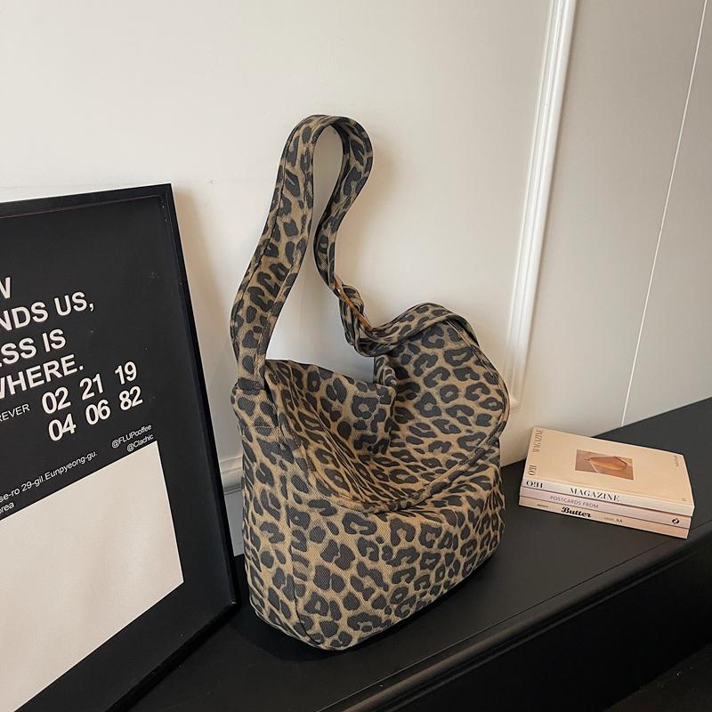 Leopard Print Shoulder Bag Women's Crossbody Bag Large Capacity Tote Bag Commuter Underarm Bag