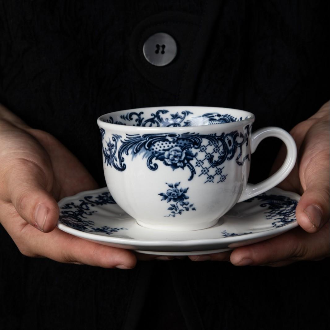 

180ml Vintage Orchid Set, Retro White Porcelain Blue-and-white Coffee Cup and Saucer, Home Dining Afternoon Tea Set Accessories 180ml